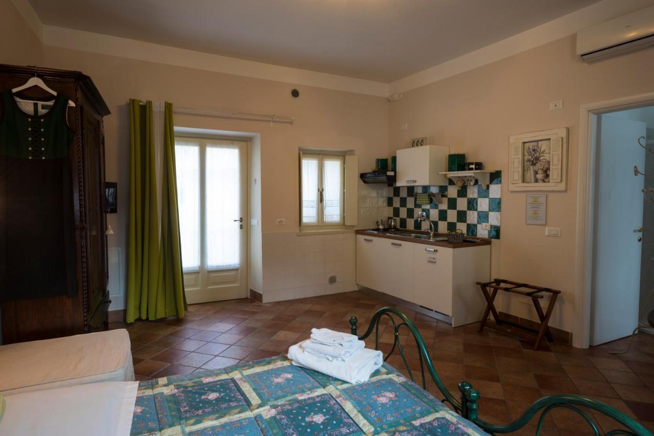 Residence La Pera Bugiarda Венария Реале Екстериор снимка
